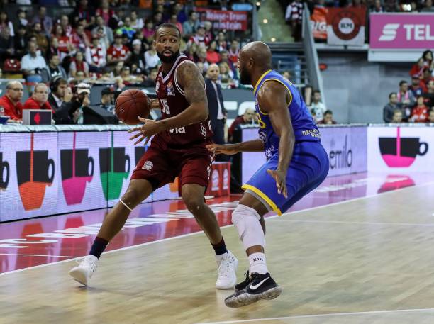 持了极高的 持了极高的