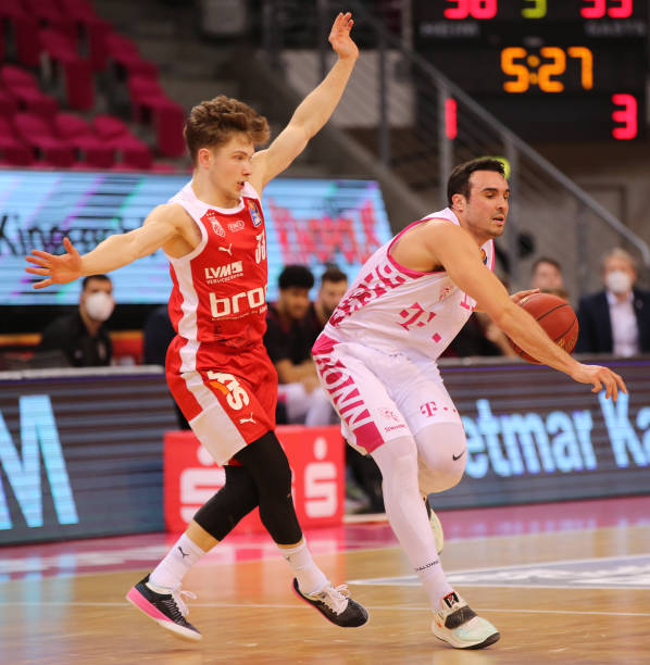 在高空球处 在高空球处